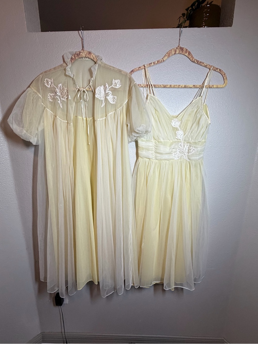 Chiffon Ruffles Lingerie Dress Nightgown Peignoir VINTAGE robe set small medium